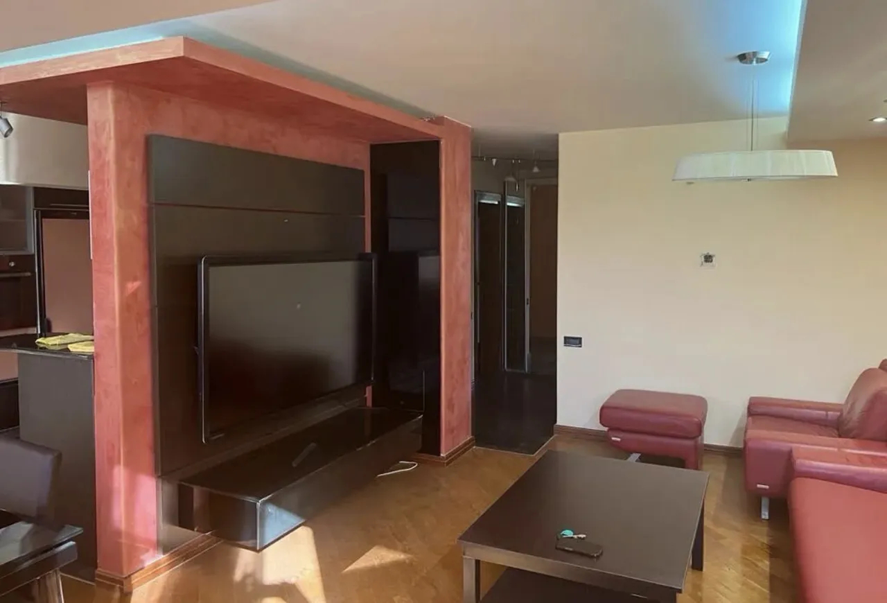 3 սենյականոց բնակարան  Նալբանդյան փող, Կենտրոն Երևան, 158399