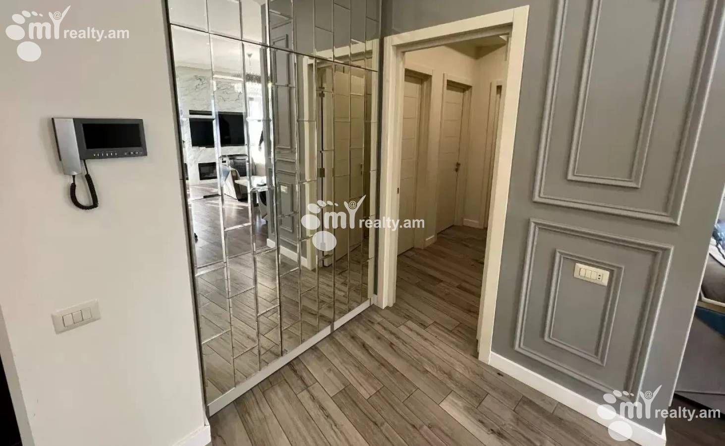 3 սենյականոց բնակարան  Դ. Դեմիրճյան փող, Կենտրոն Երևան, 161196