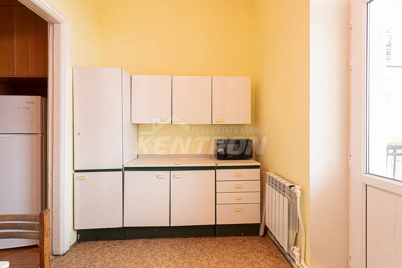 3 bedroom apartment for sale Charents St, Center Yerevan, 157410
