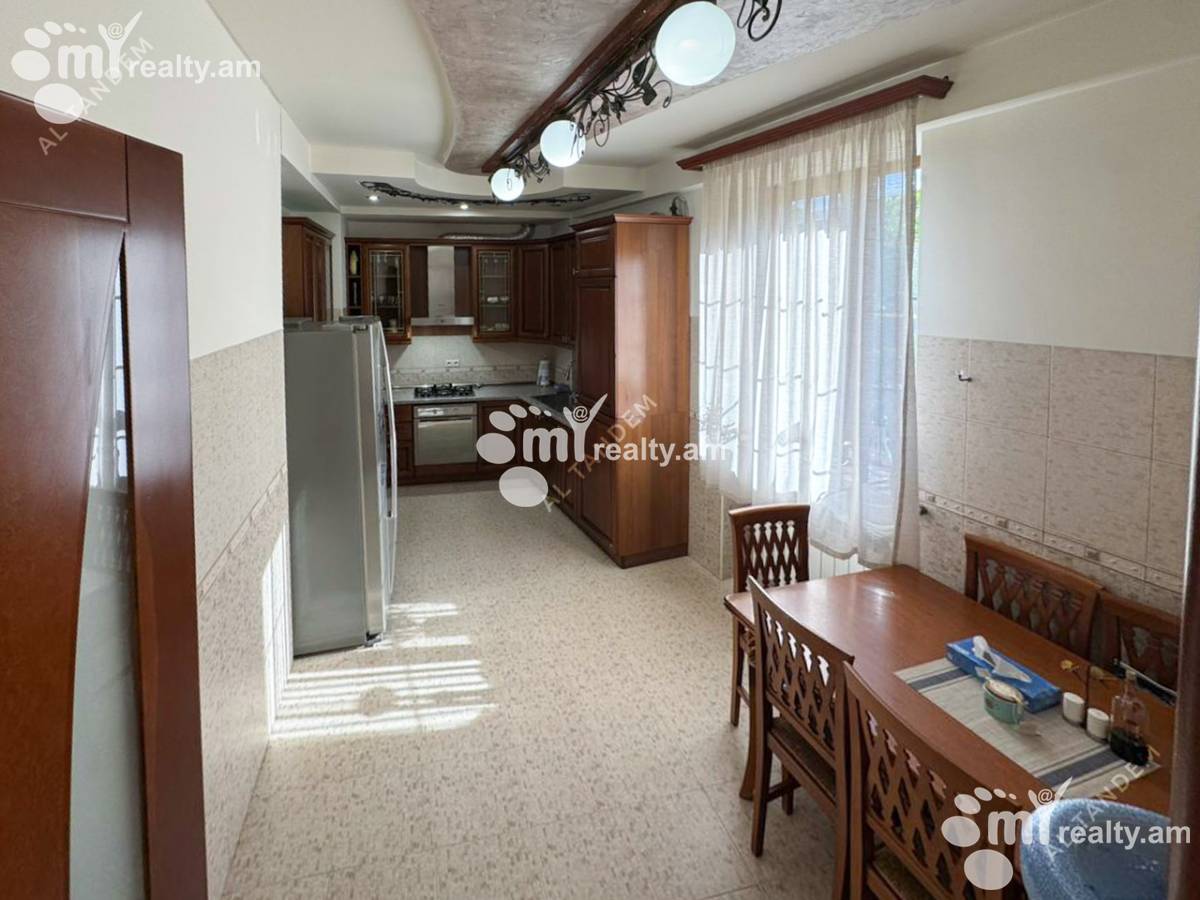 3 սենյականոց բնակարան  Սարյան փող, Կենտրոն Երևան, 127177