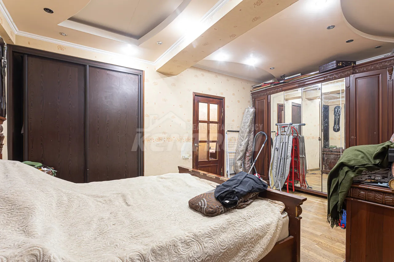 Купить 3 комнатную квартиру Исраелян ул, Центр Ереван, 157984