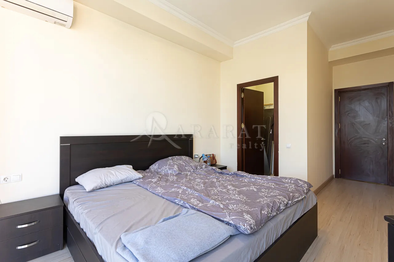 4 bedroom apartment for sale خیابان آنتارایین, مرکز شهر ایروان, 157845