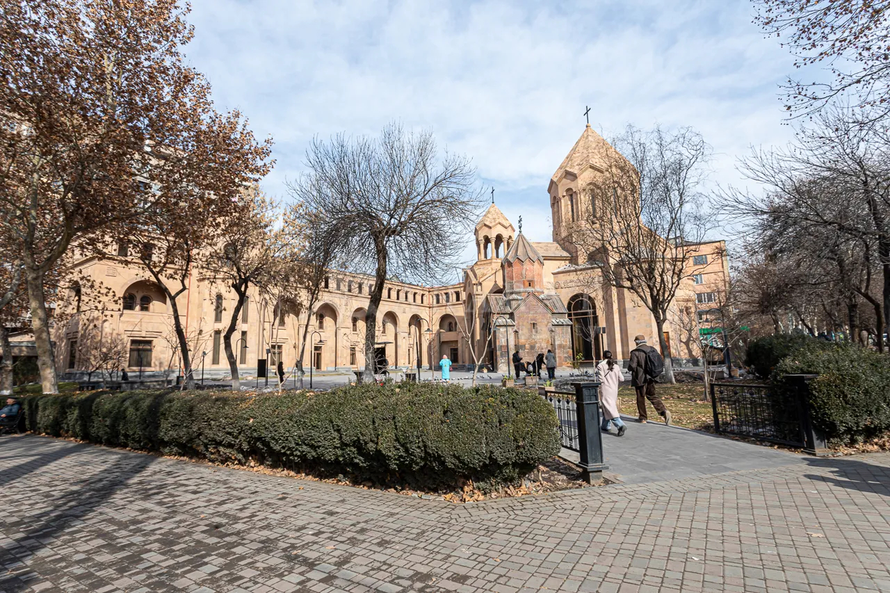 2 bedroom apartment for rent rue d'Abovyan, Center Yerevan, 159338