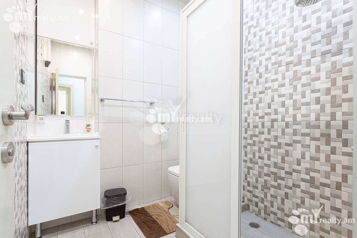 3 bedroom apartment for rent Amiryan St, Center Yerevan, 155460