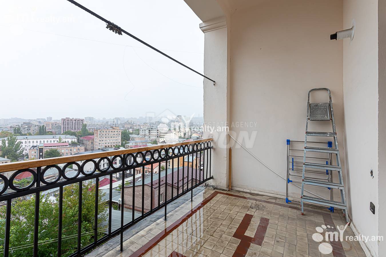 3 սենյականոց բնակարան  Չարենցի փող, Կենտրոն Երևան, 156878