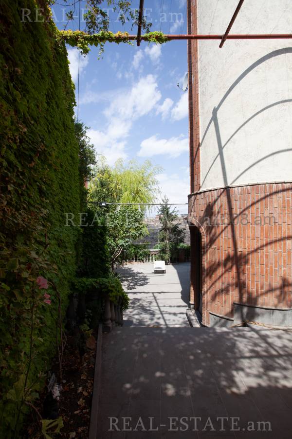 House for sale Hovsep Emin St, Arabkir Yerevan, 125145