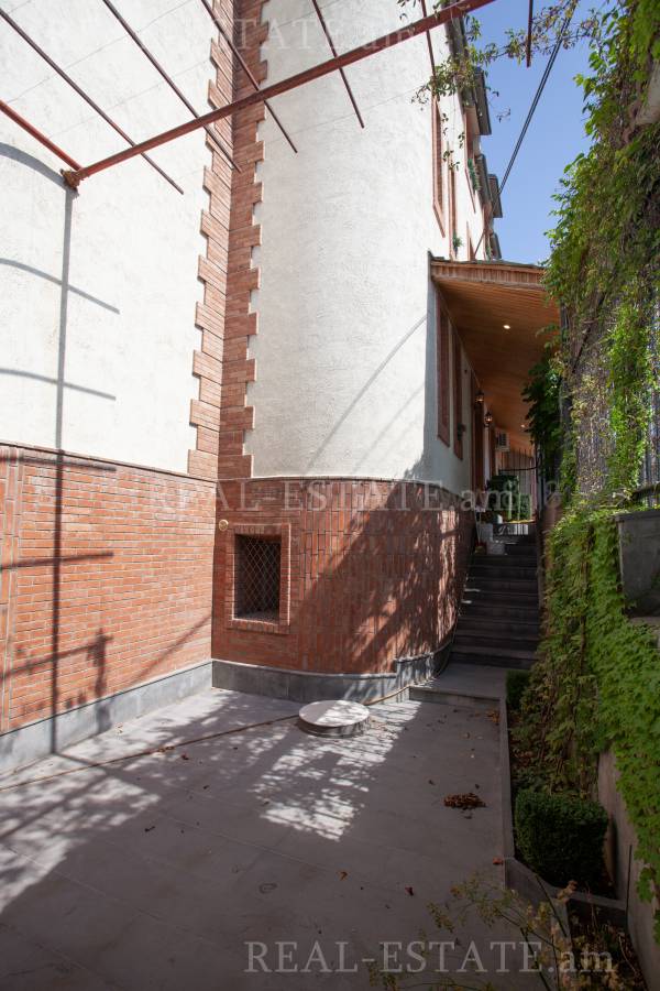 House for sale Hovsep Emin St, Arabkir Yerevan, 125145