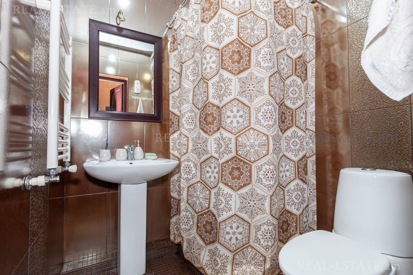 Купить 5 комнатную квартиру Нар Дос ул, Центр Ереван, 133260