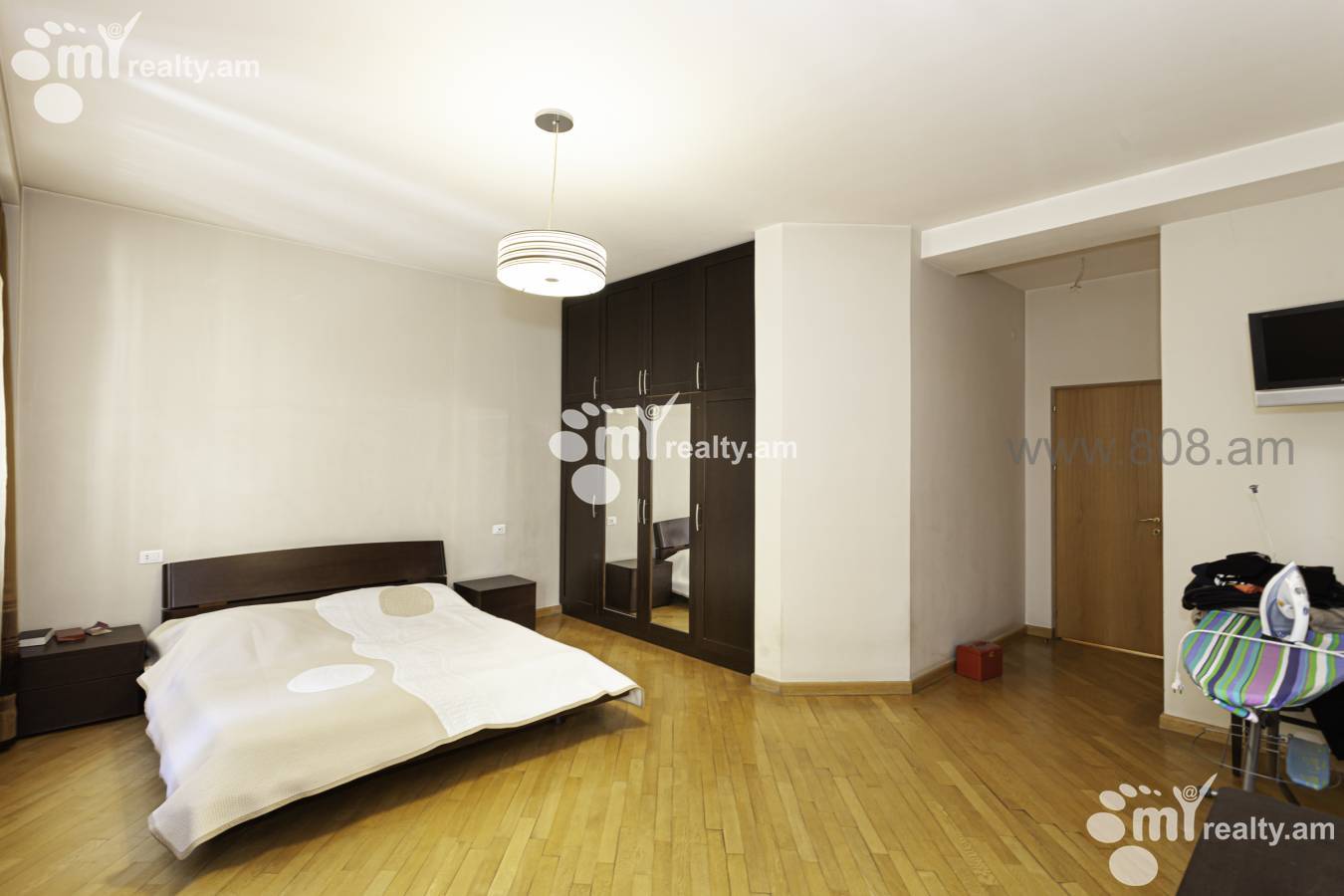 4 սենյականոց բնակարան  Պուշկինի փող, Կենտրոն Երևան, 126960