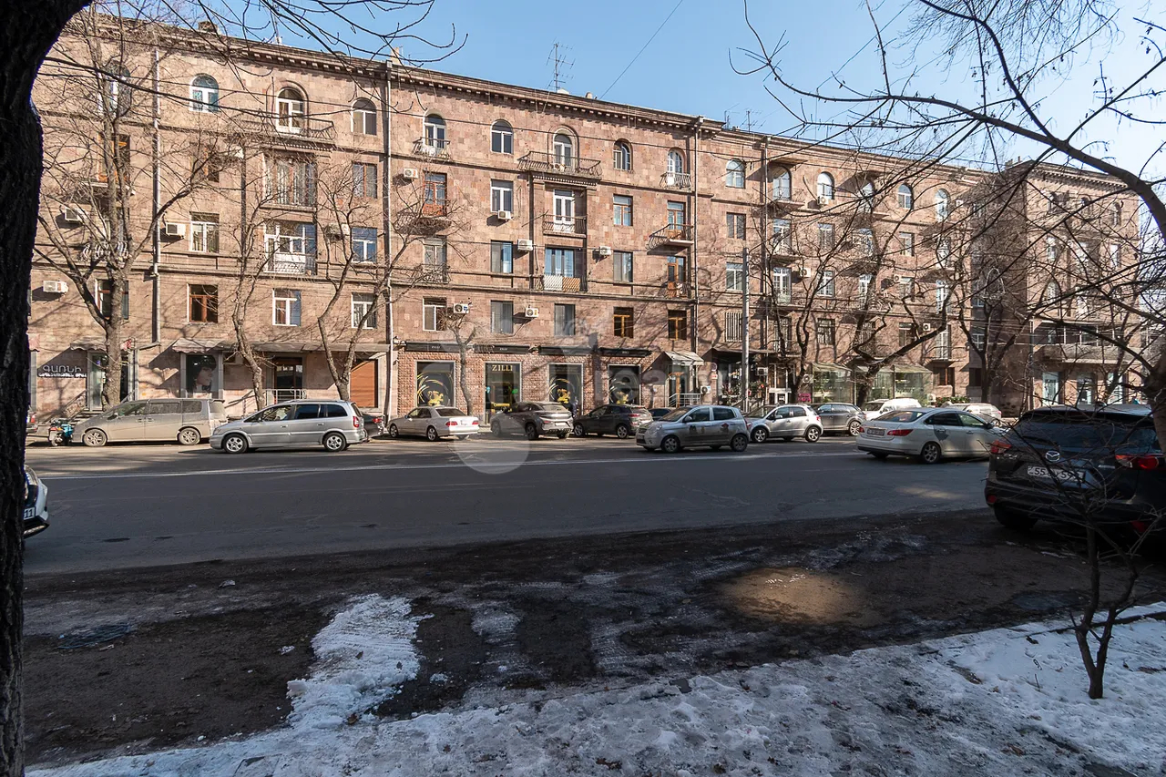 Купить 3 комнатную квартиру Баграмян пр(Кентрон), Центр Ереван, 158944