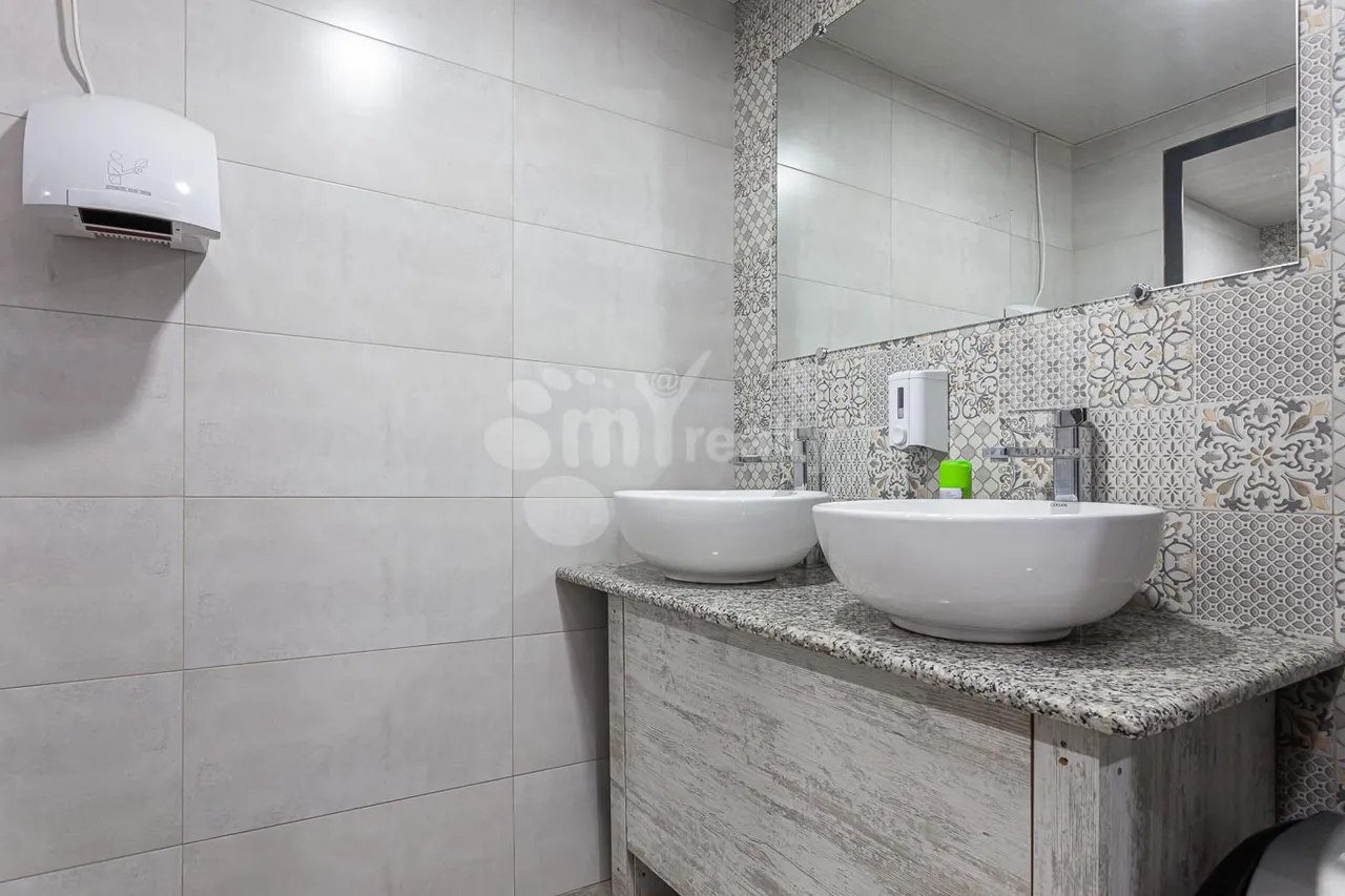 Commercial for sale خیابان کومیتاس, عربگیر ایروان, 157409