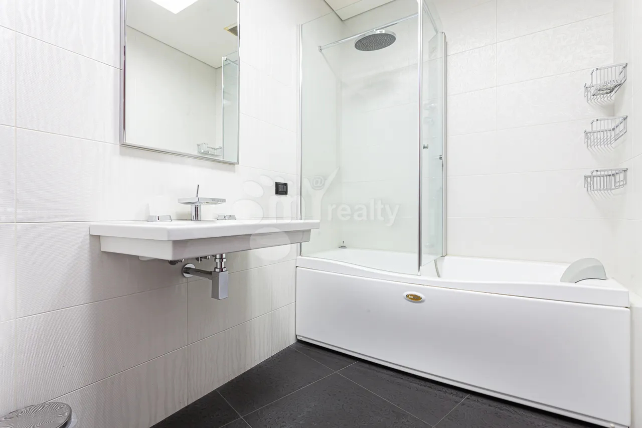 4 bedroom apartment for sale Northern (Hyusisayin)  Ave, Center Yerevan, 157217