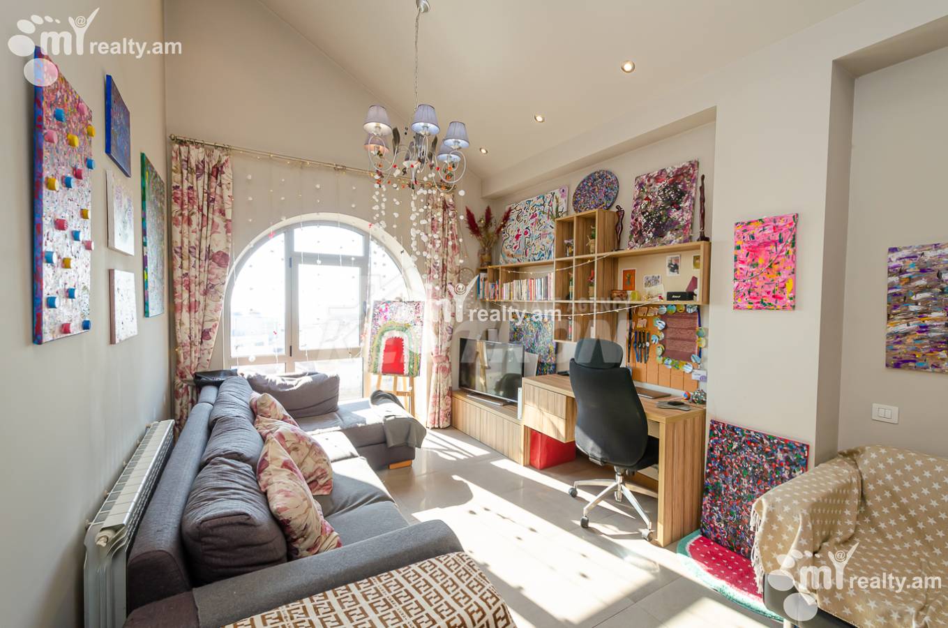 Купить 2 комнатную квартиру Антараин ул, Центр Ереван, 154454