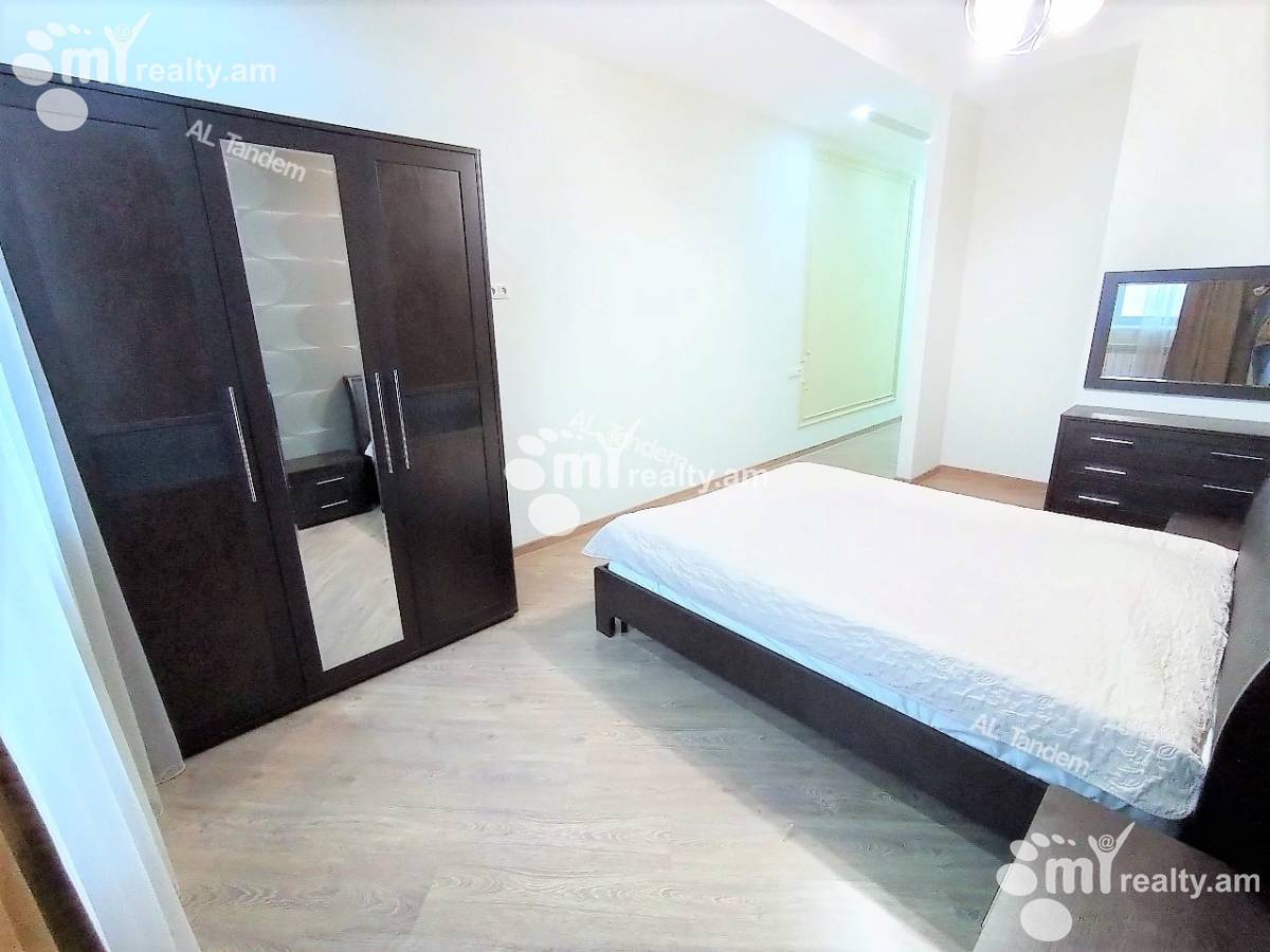 Купить 4 комнатную квартиру Антараин ул, Центр Ереван, 140587