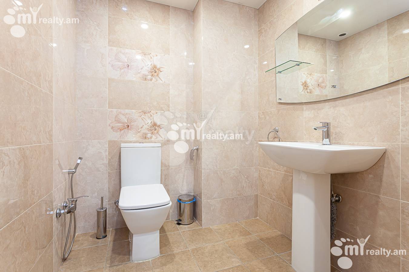 4 սենյականոց բնակարան  Լեոի փող, Կենտրոն Երևան, 153427