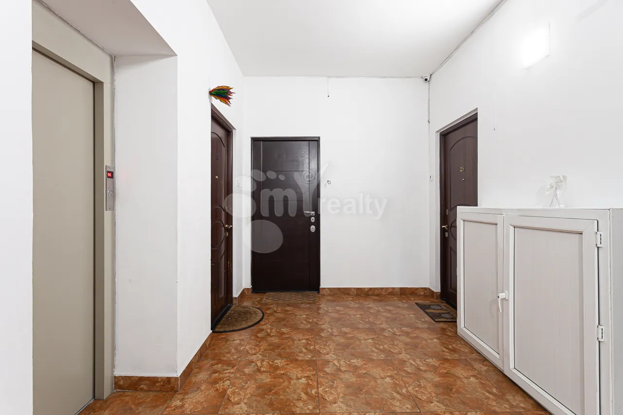 3 bedroom apartment for sale rue d'Amiryan, Center Yerevan, 161375