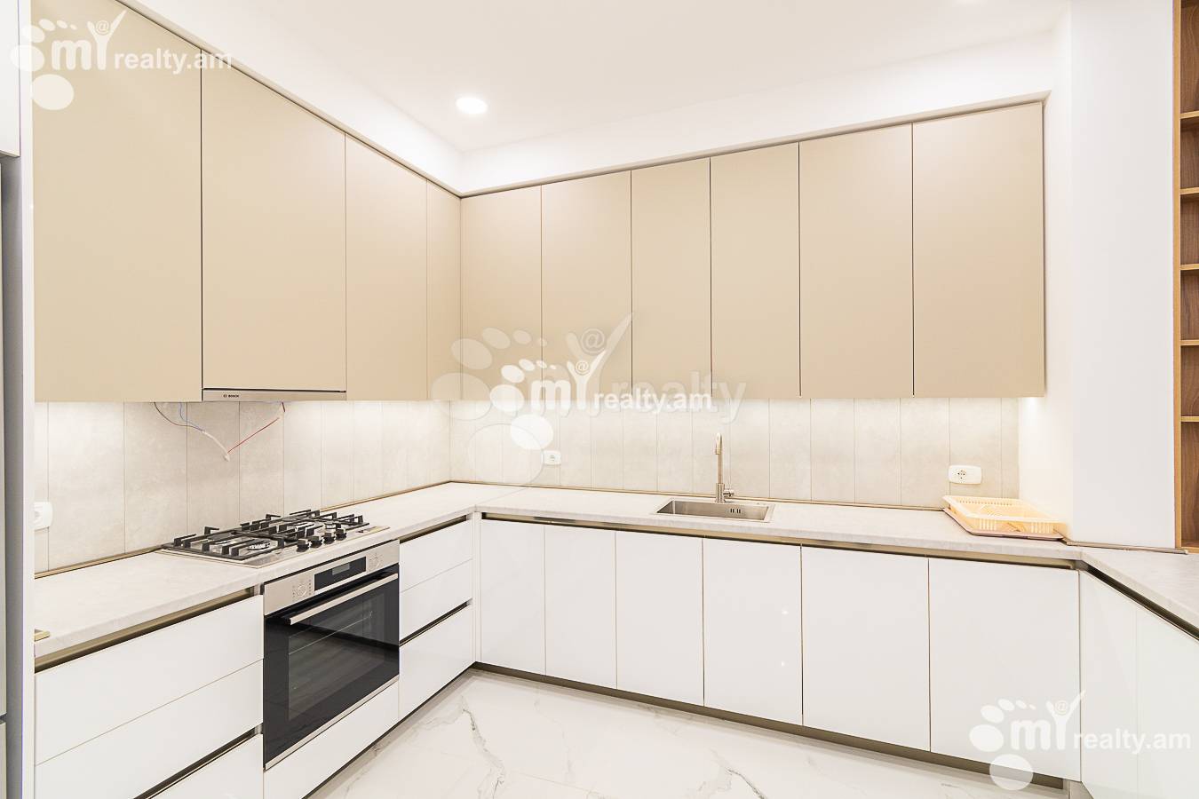 Купить 2 комнатную квартиру Арам ул, Центр Ереван, 151520