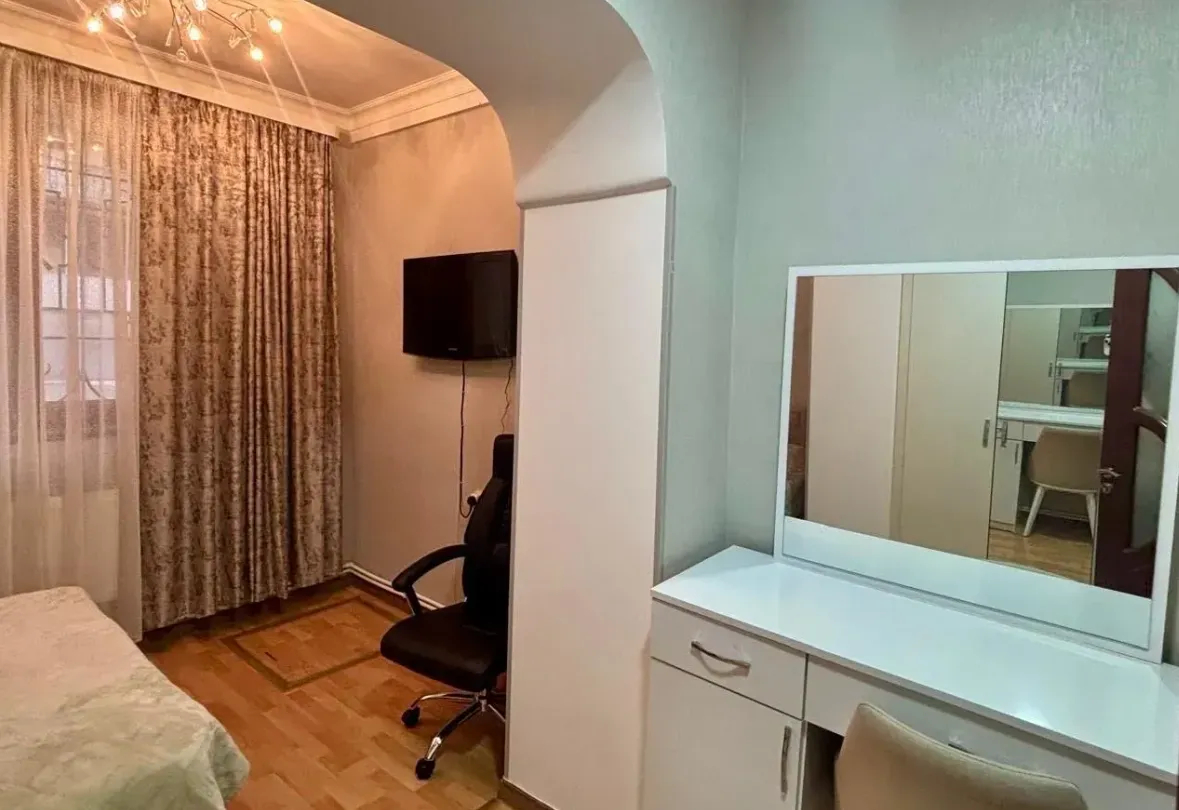 5 bedroom apartment for sale خیابان وراساکان, عربگیر ایروان, 161980