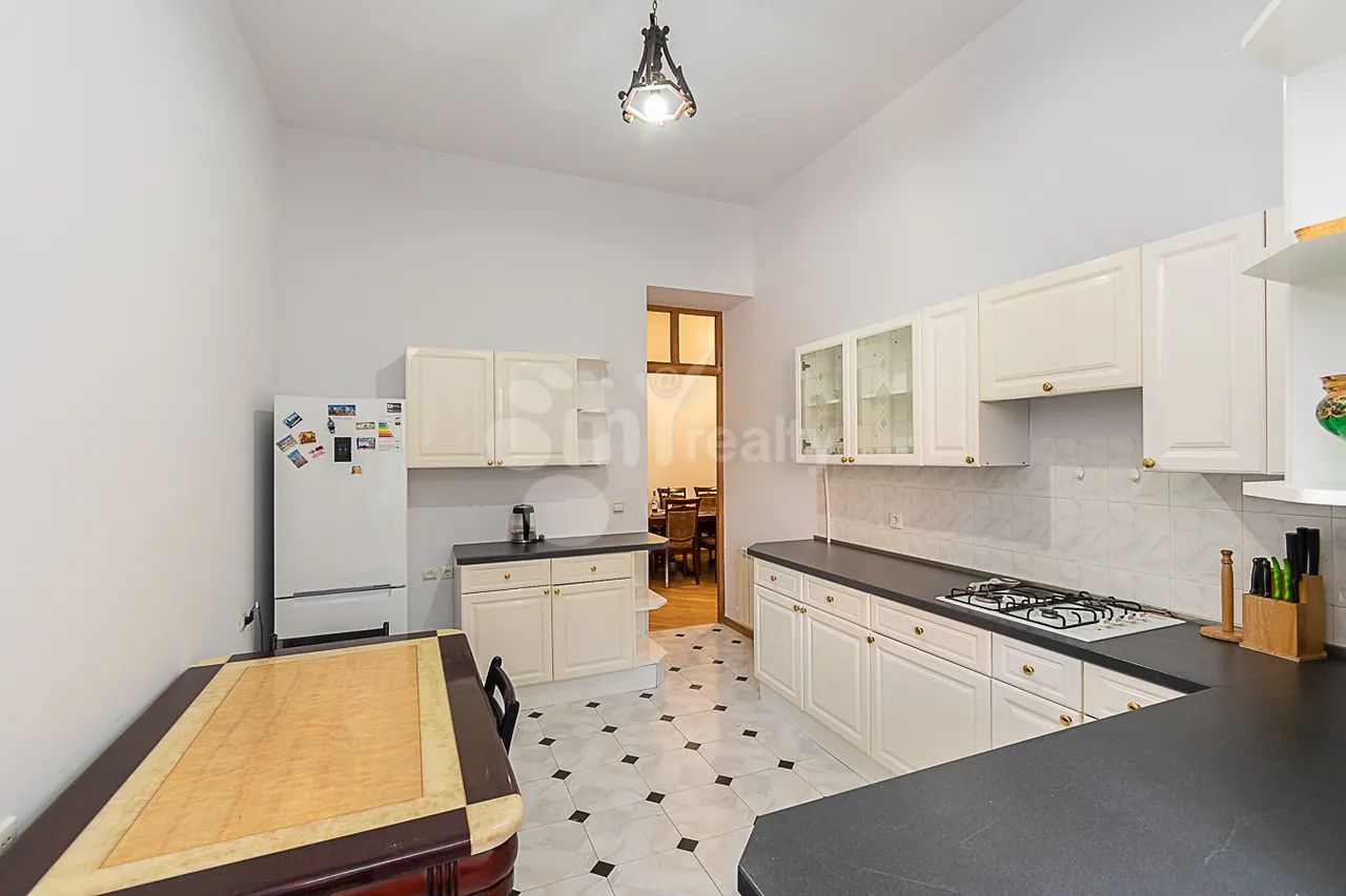 3 bedroom apartment for rent Moskovyan St, Center Yerevan, 161727