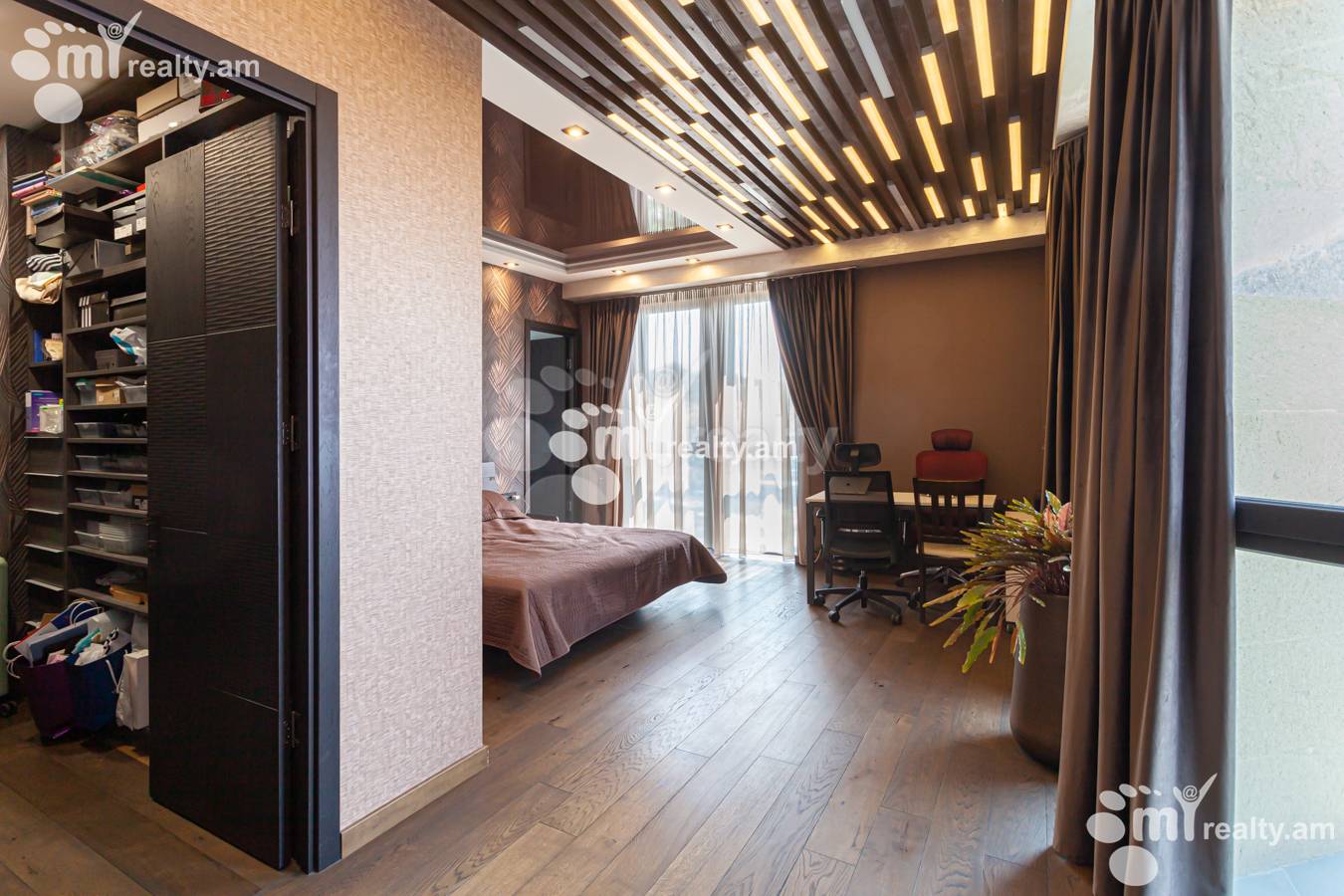 Купить 5 комнатную квартиру Вардананц ул, Центр Ереван, 152171