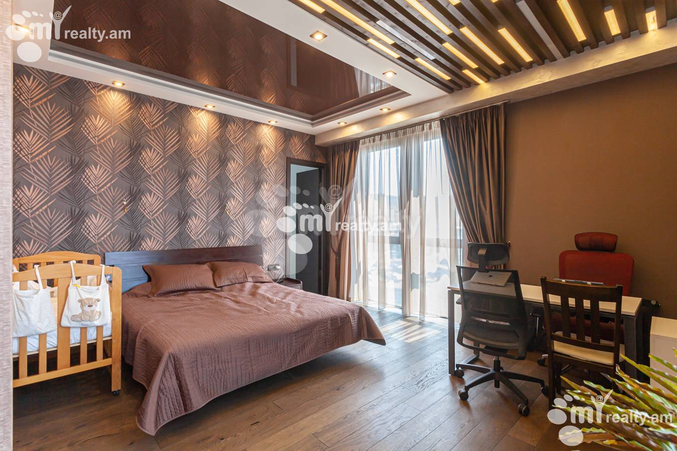 Купить 5 комнатную квартиру Вардананц ул, Центр Ереван, 152171