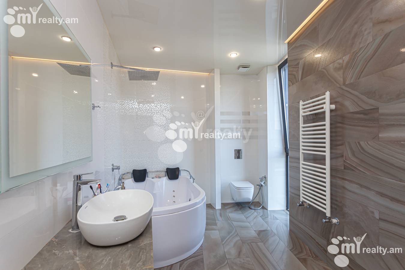 Купить 5 комнатную квартиру Вардананц ул, Центр Ереван, 152171