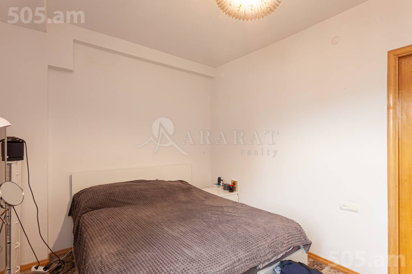 3 սենյականոց բնակարան  Աբովյան փող, Կենտրոն Երևան, 151971