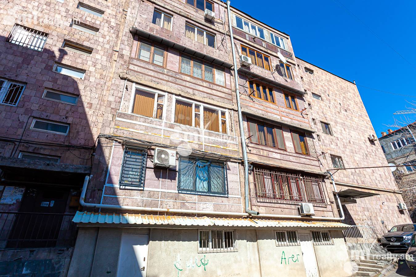 4 սենյականոց բնակարան  Կորյուն փող  նրբ, Կենտրոն Երևան, 145491