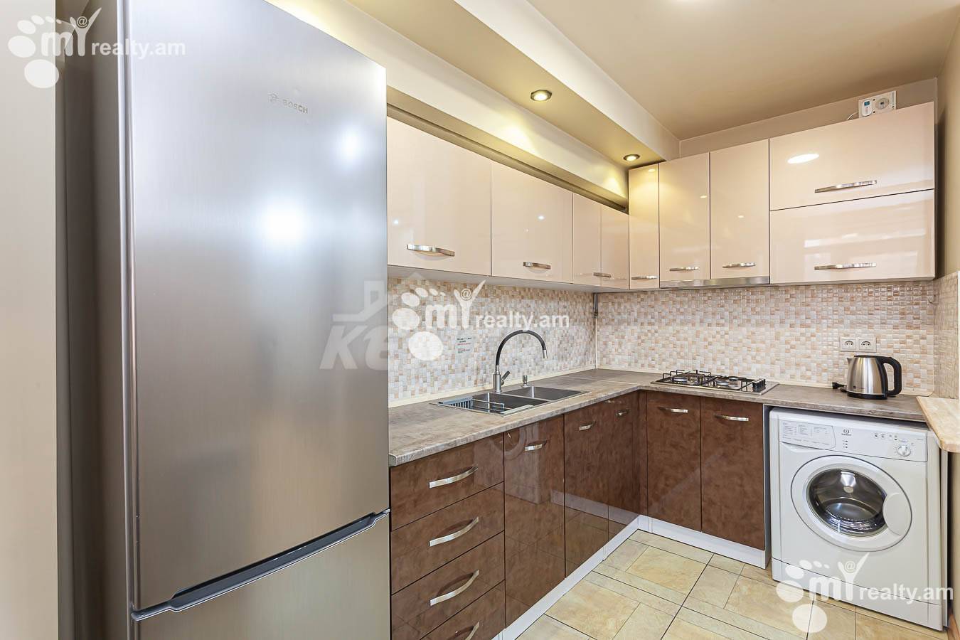 3 սենյականոց բնակարան  Սայաթ-Նովայի պող, Կենտրոն Երևան, 154041