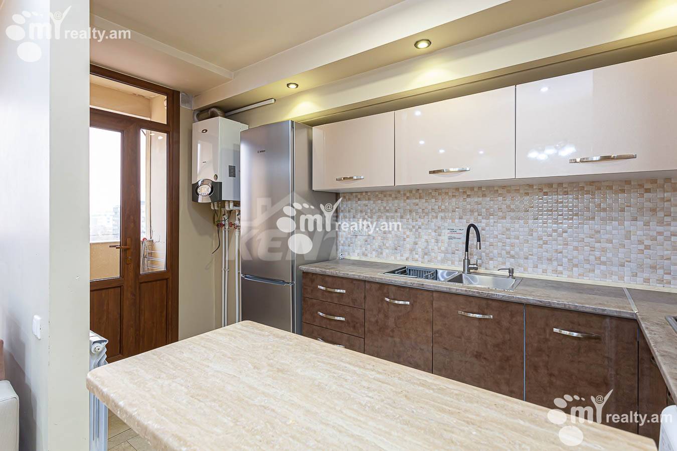 3 սենյականոց բնակարան  Սայաթ-Նովայի պող, Կենտրոն Երևան, 154041