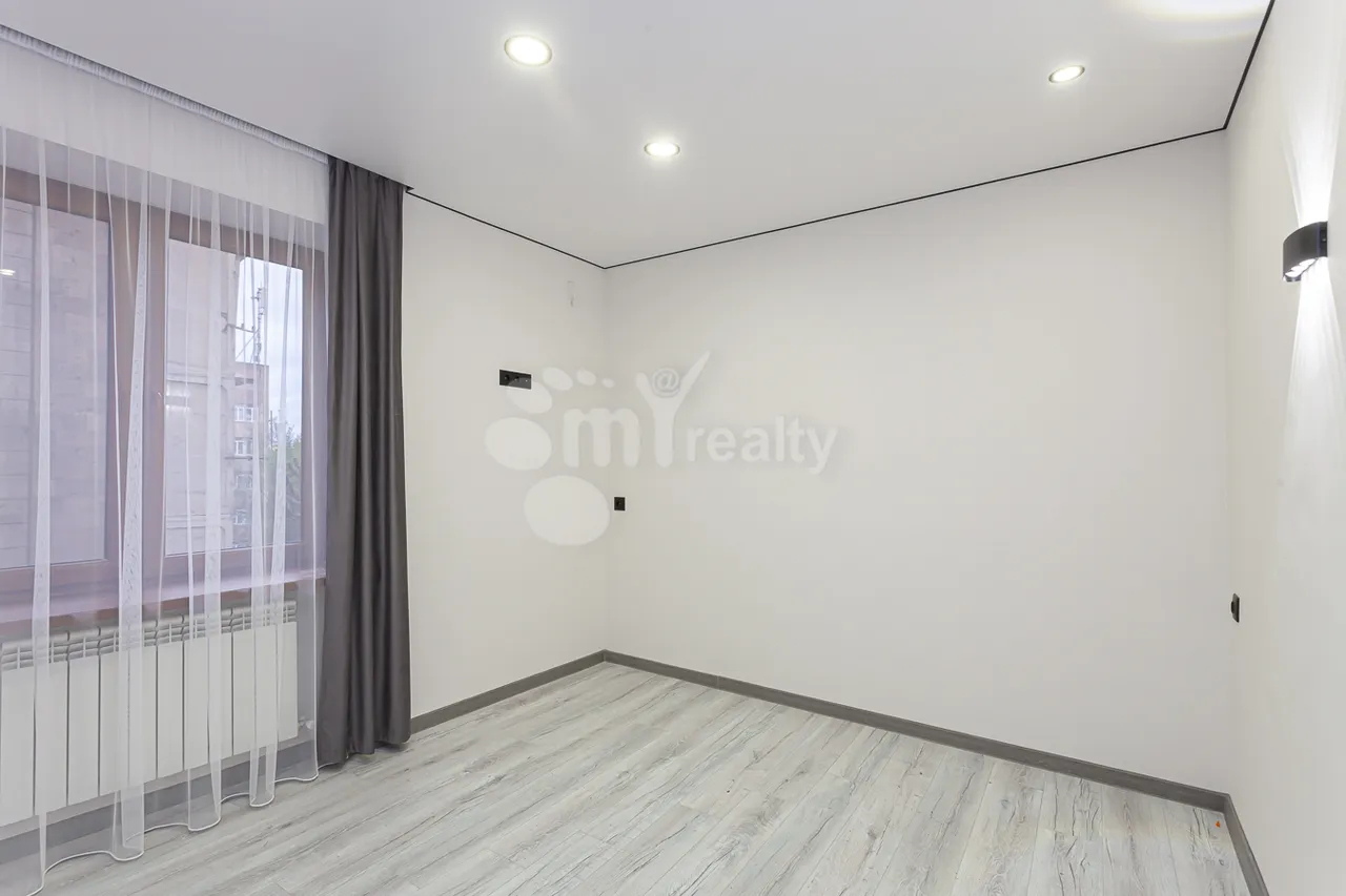 4 bedroom apartment for sale Hr.Kochar St, Arabkir Yerevan, 160498