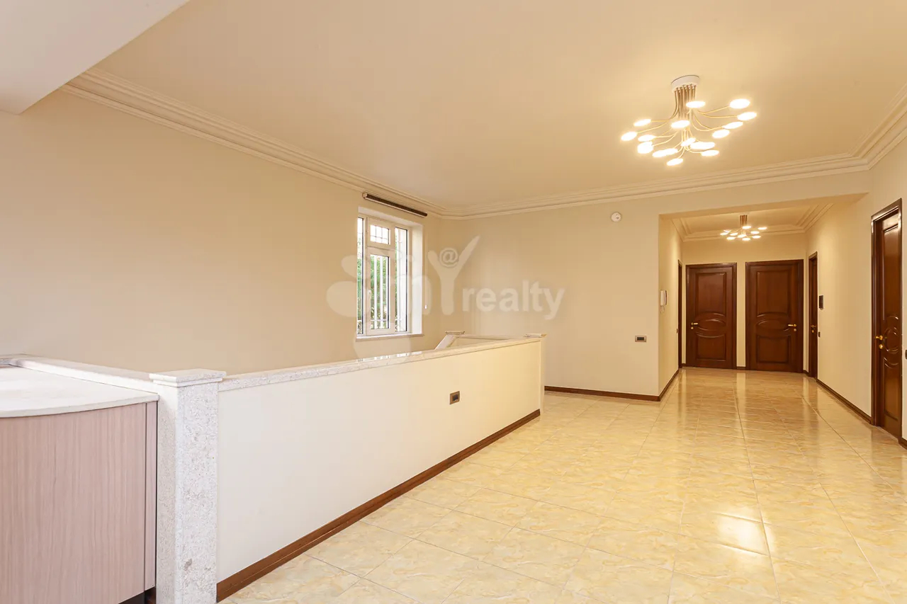 4 bedroom apartment for sale A.Manukyan St, Center Yerevan, 161690