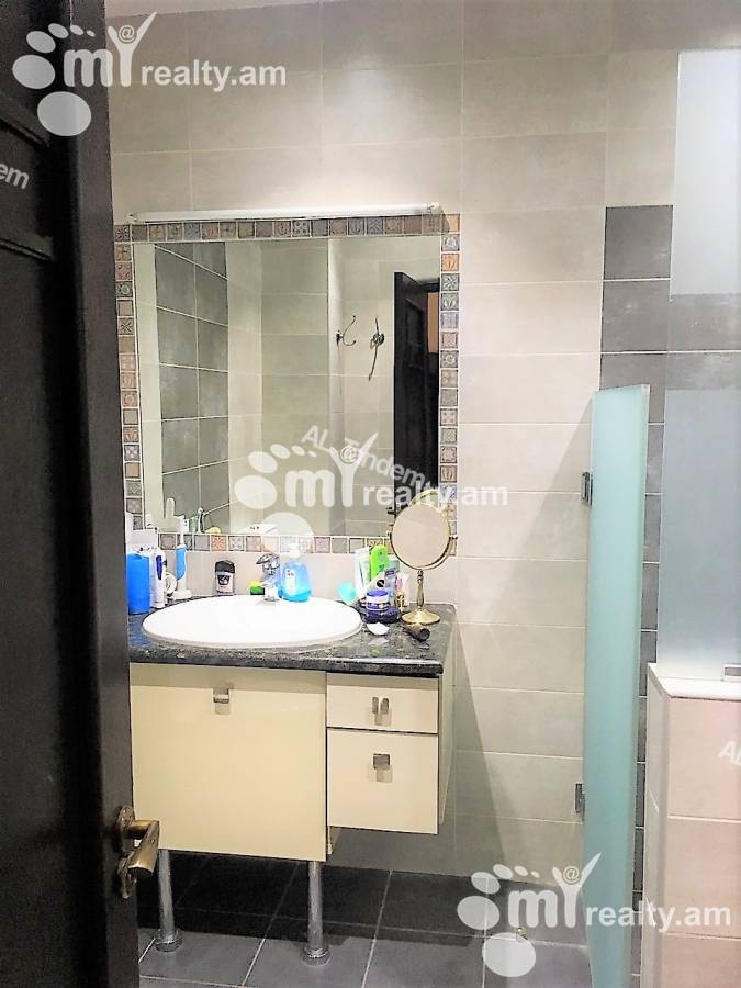 3 bedroom apartment for sale Rostom St, Center Yerevan, 142274