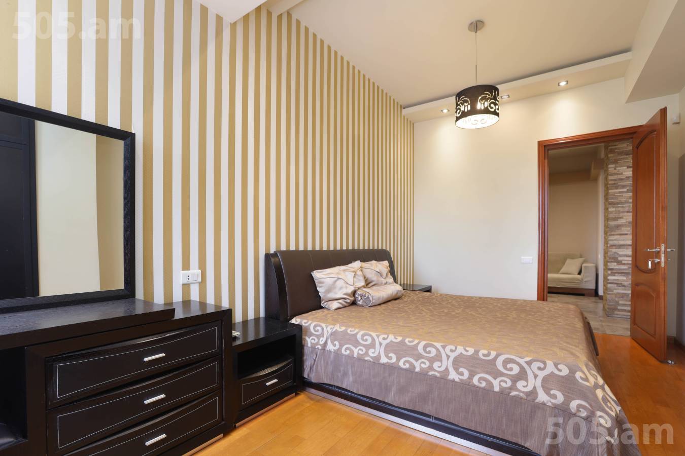 3 սենյականոց բնակարան  Պուշկինի փող, Կենտրոն Երևան, 152859