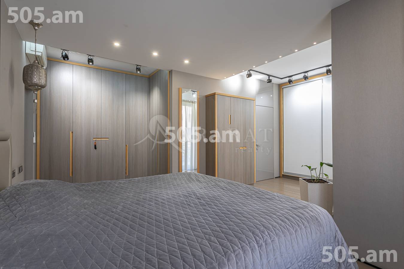 5 bedroom apartment for sale خیابان آنتارایین, مرکز شهر ایروان, 156281