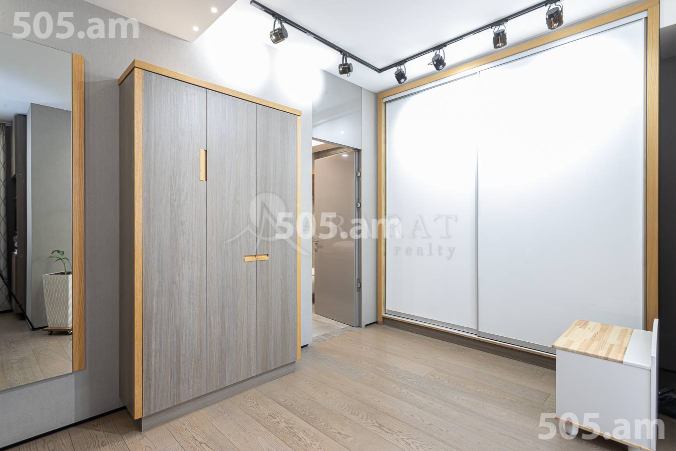 5 bedroom apartment for sale خیابان آنتارایین, مرکز شهر ایروان, 156281