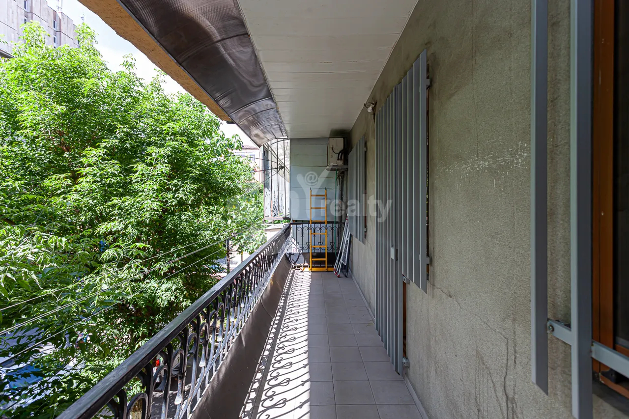3 bedroom apartment for rent Abovyan St, Center Yerevan, 160742
