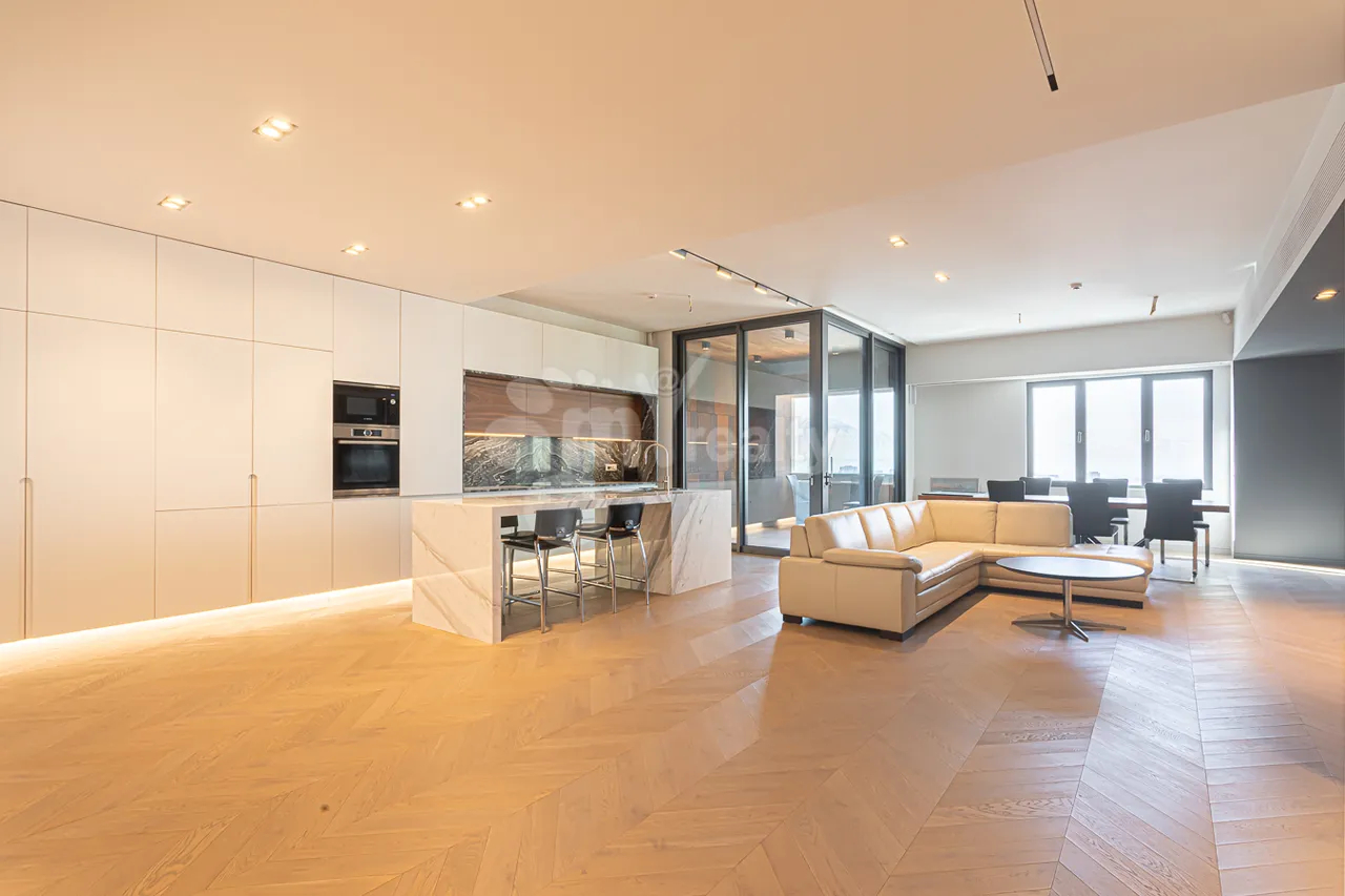 4 սենյականոց բնակարան  Պուշկինի փող, Կենտրոն Երևան, 157582