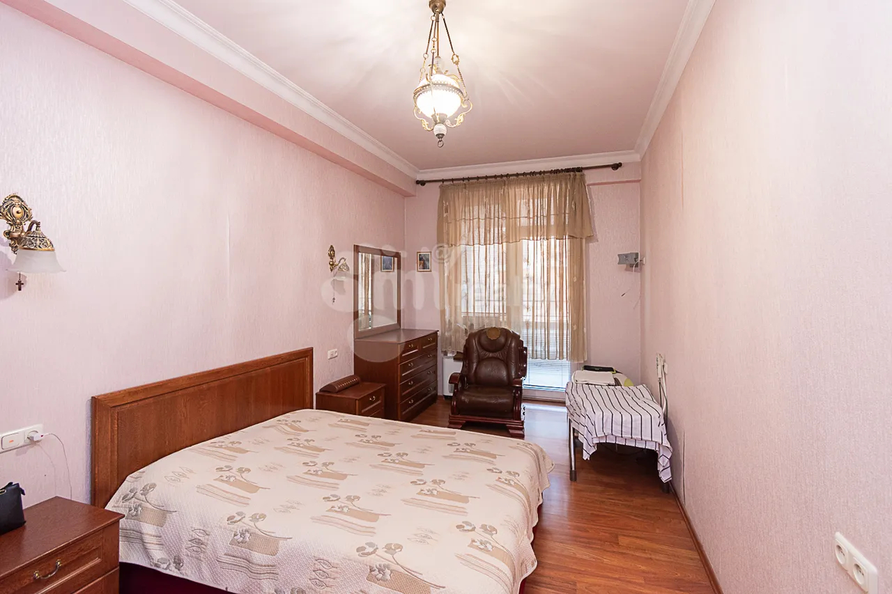 4 bedroom apartment for sale خیابان هین اِرِوانتسی, مرکز شهر ایروان, 159857