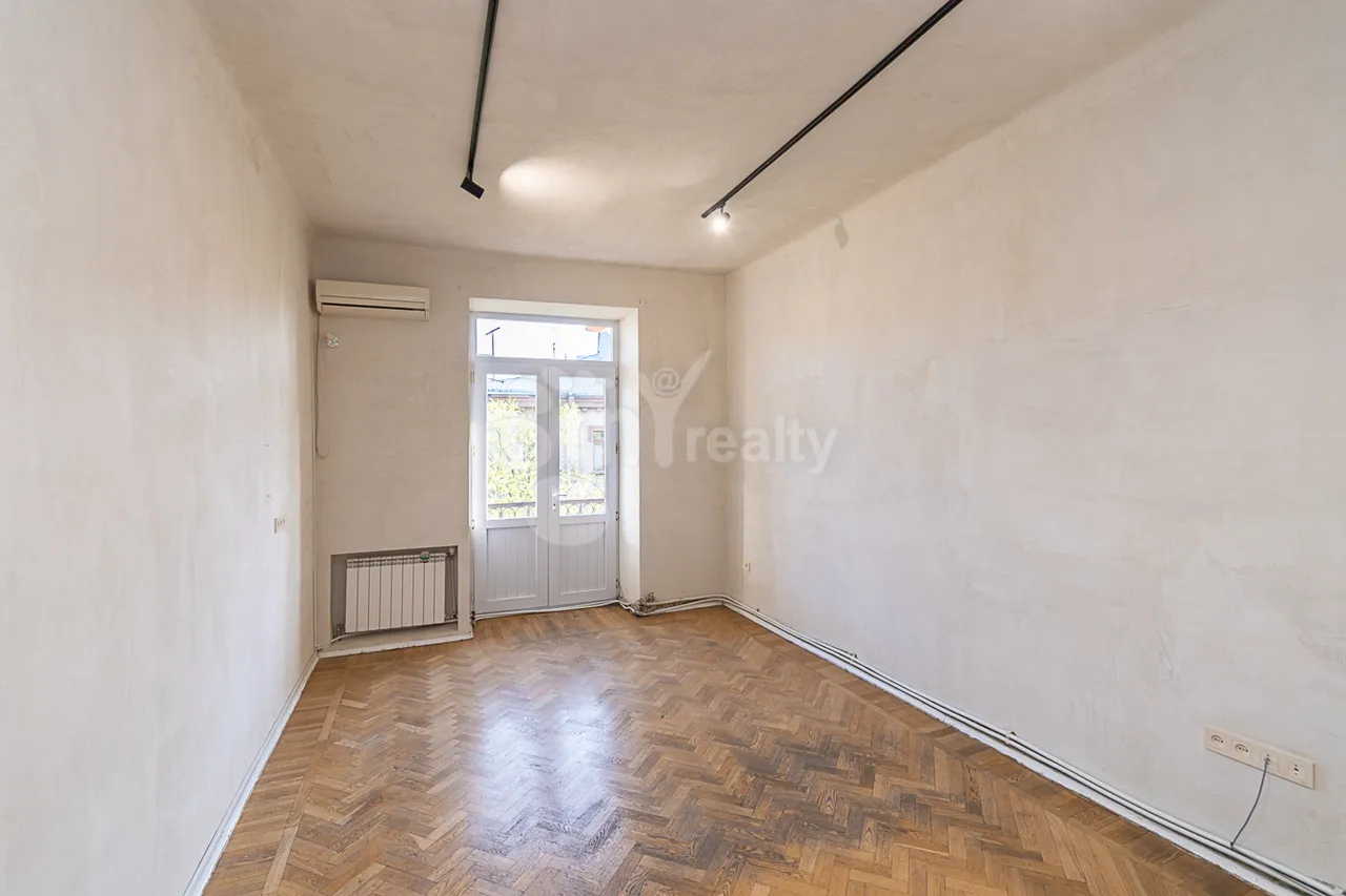 4 bedroom apartment for rent Mashtots Ave, Center Yerevan, 160196