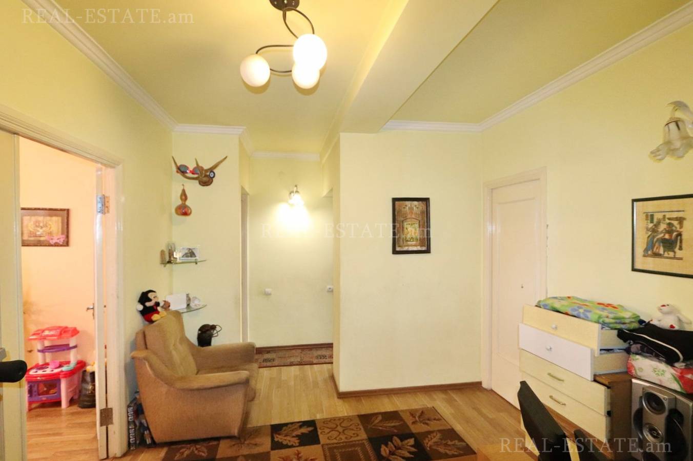3 bedroom apartment for sale Saryan St, Center Yerevan, 136445