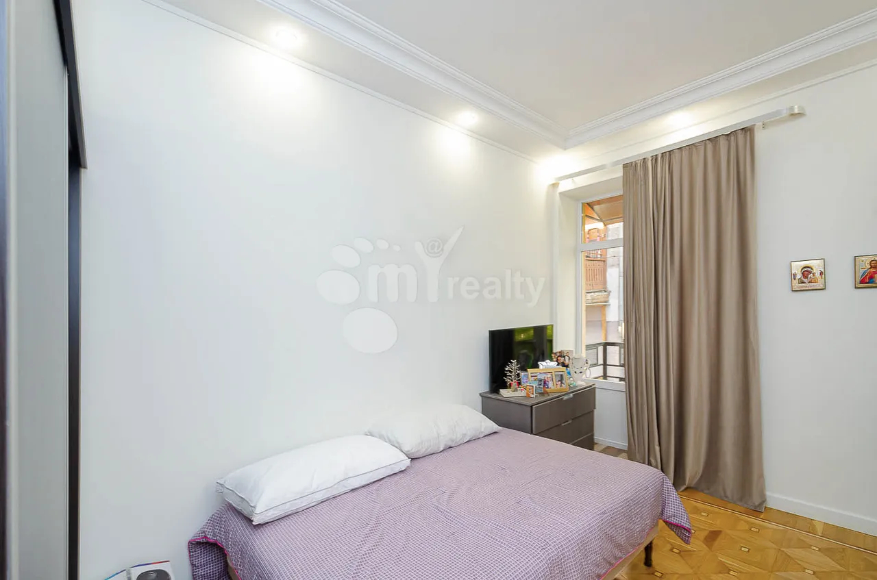 3 bedroom apartment for sale Mashtots Ave, Center Yerevan, 161635