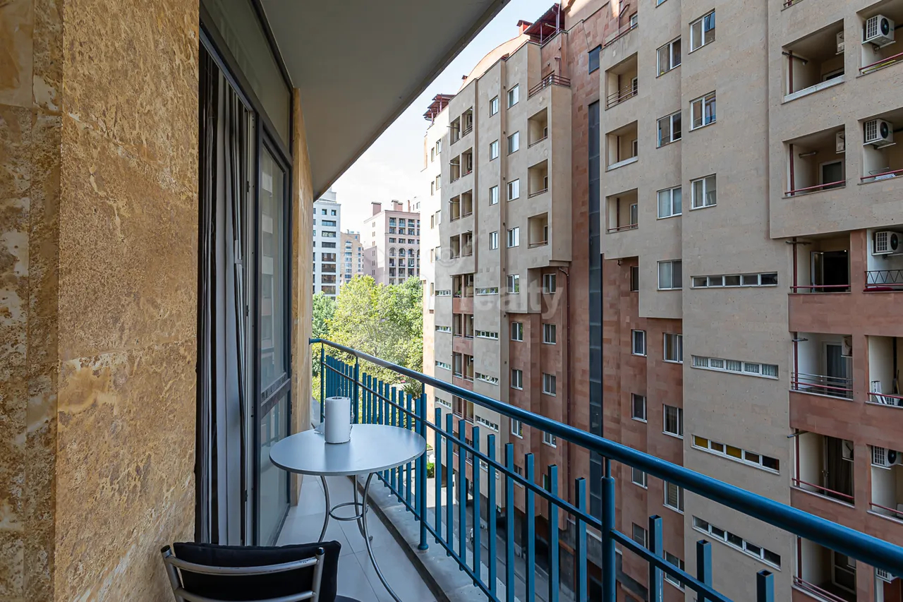 Купить 3 комнатную квартиру Арам ул, Центр Ереван, 158034