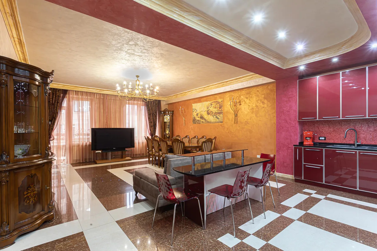 3 սենյականոց բնակարան վարձով Հին երևանցու փող, Կենտրոն Երևան, 159734