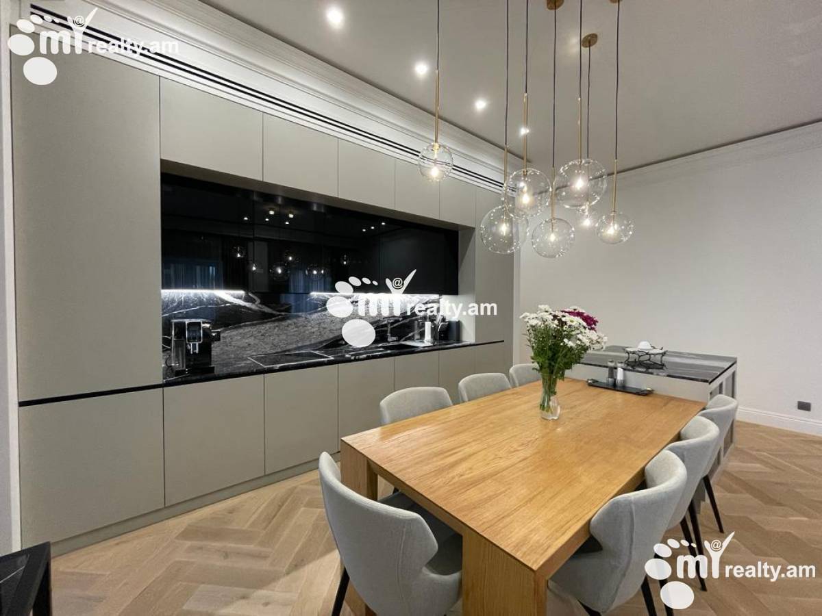 3 սենյականոց բնակարան  Մոսկովյան փող, Կենտրոն Երևան, 137192