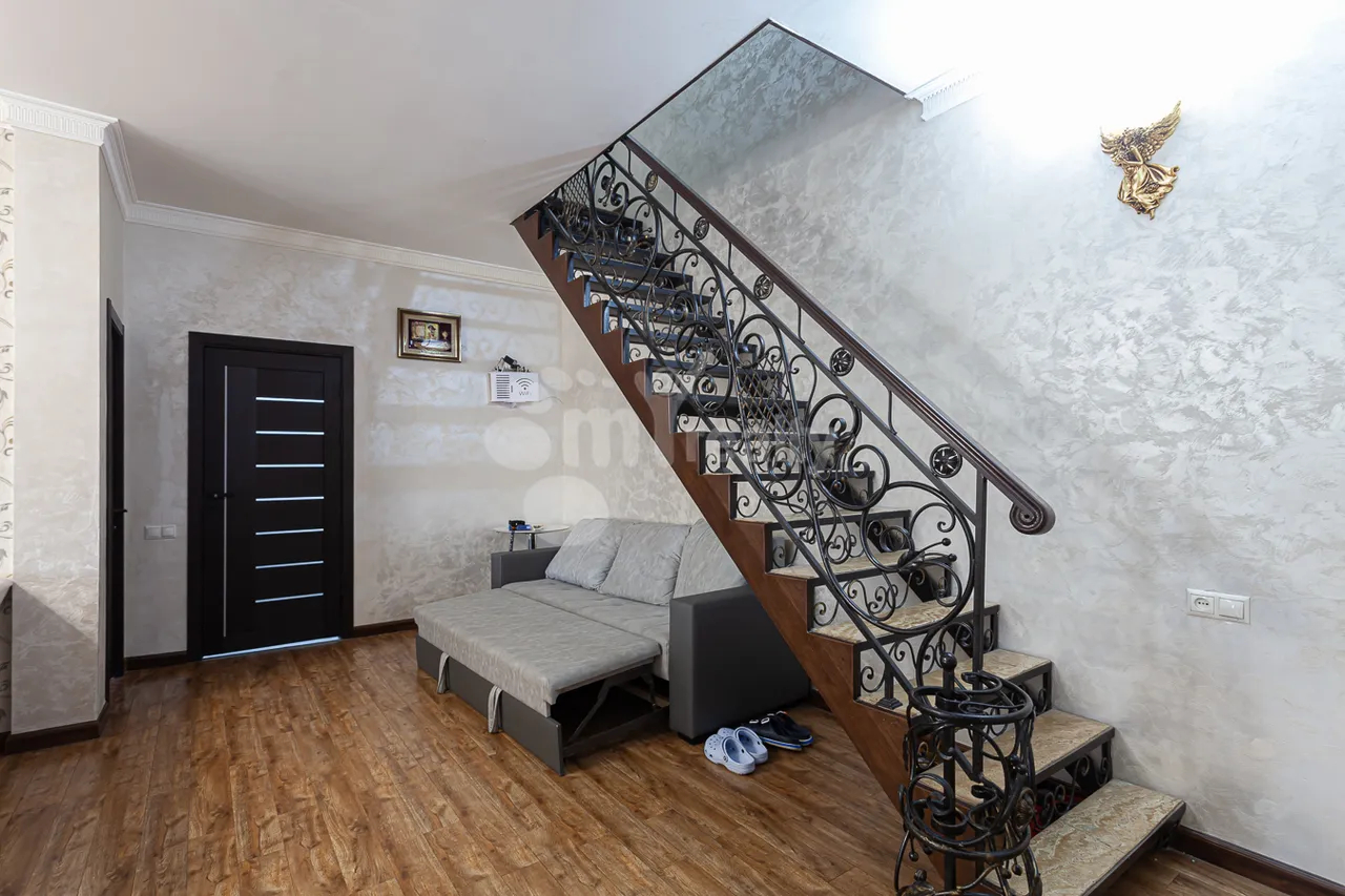 4 bedroom apartment for sale Antarayin St, Center Yerevan, 160812