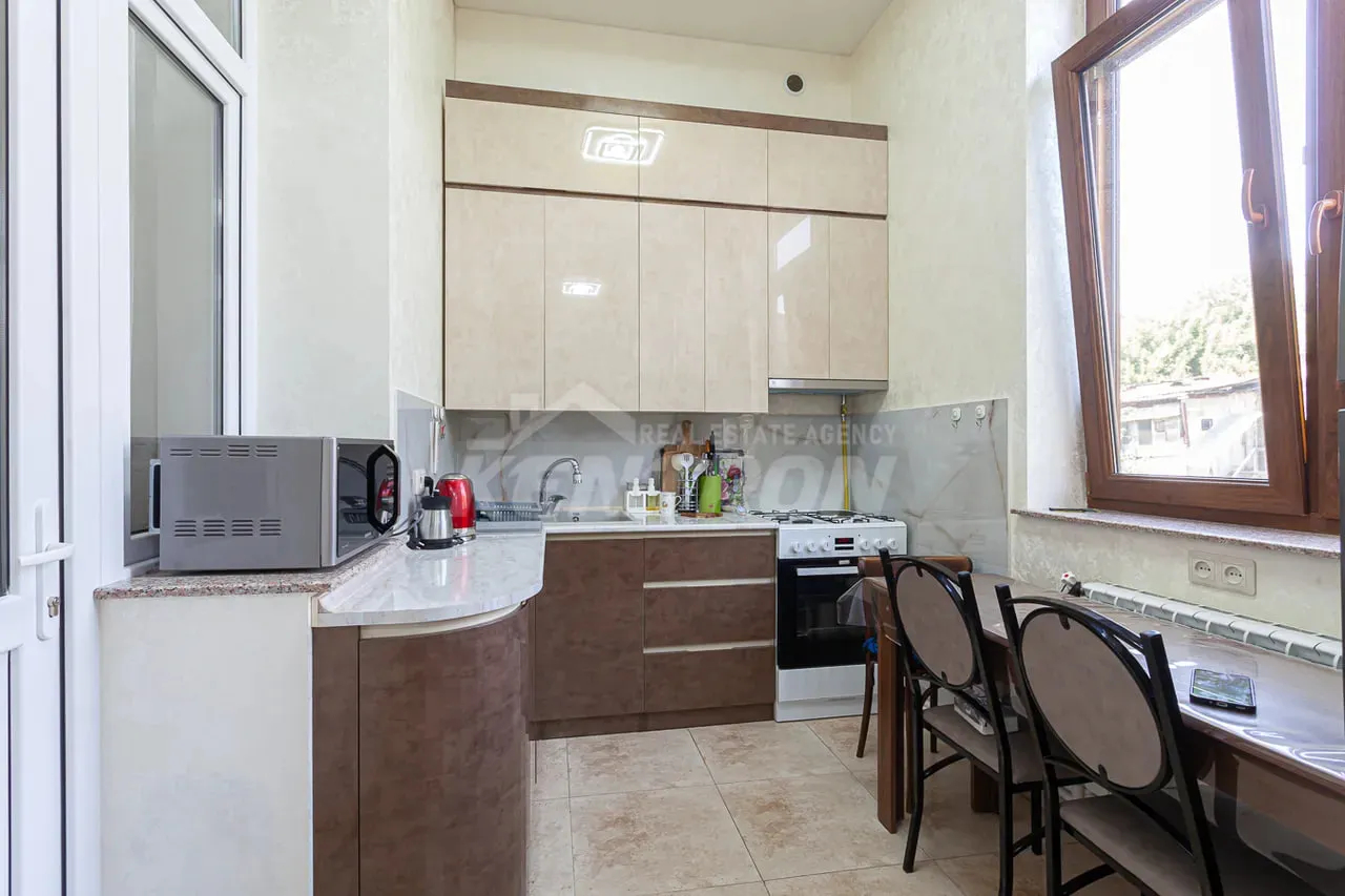 3 bedroom apartment for rent Paronyan St, Center Yerevan, 157954
