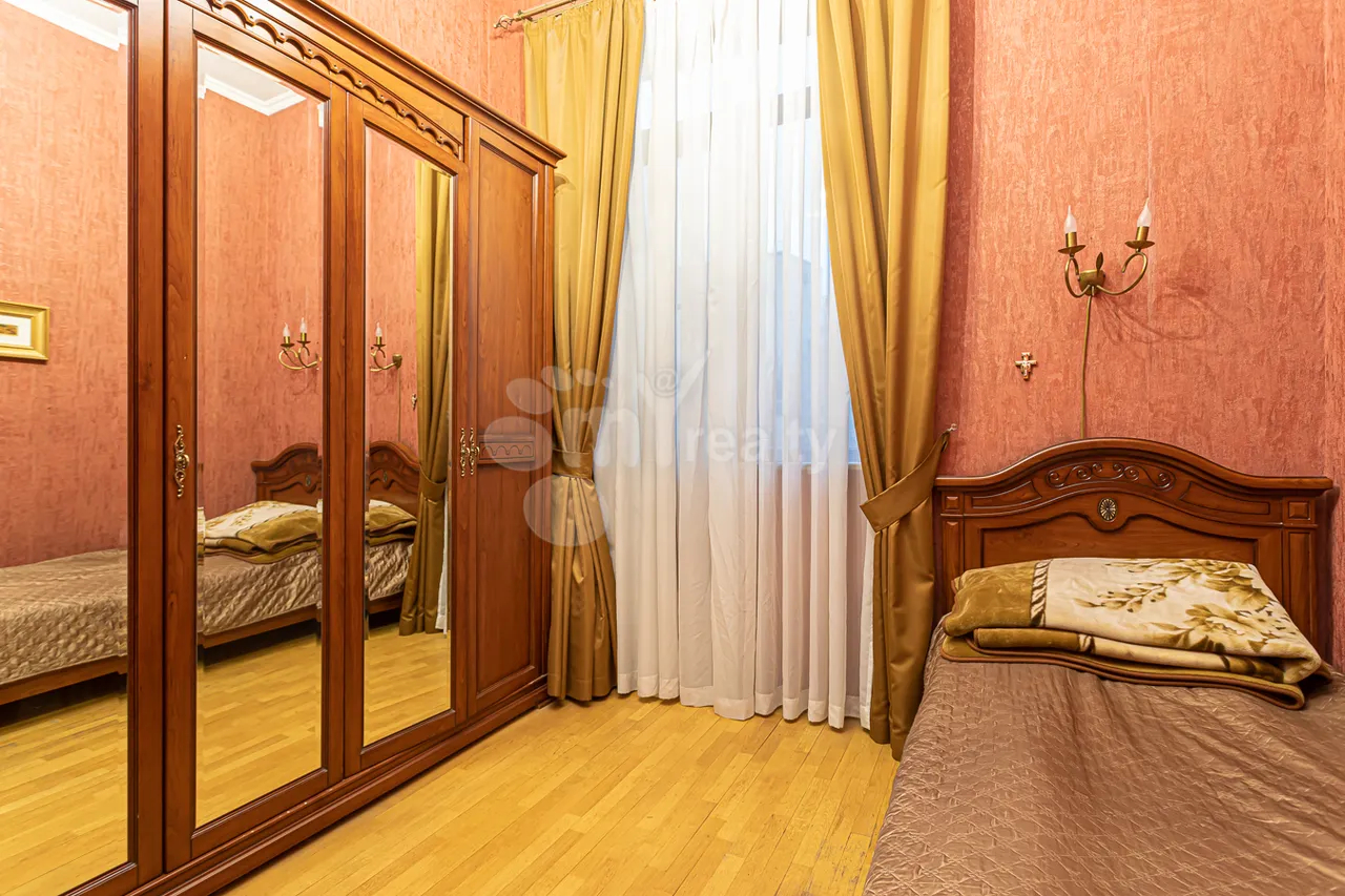 4 bedroom apartment for sale Tumanyan St, Center Yerevan, 157656