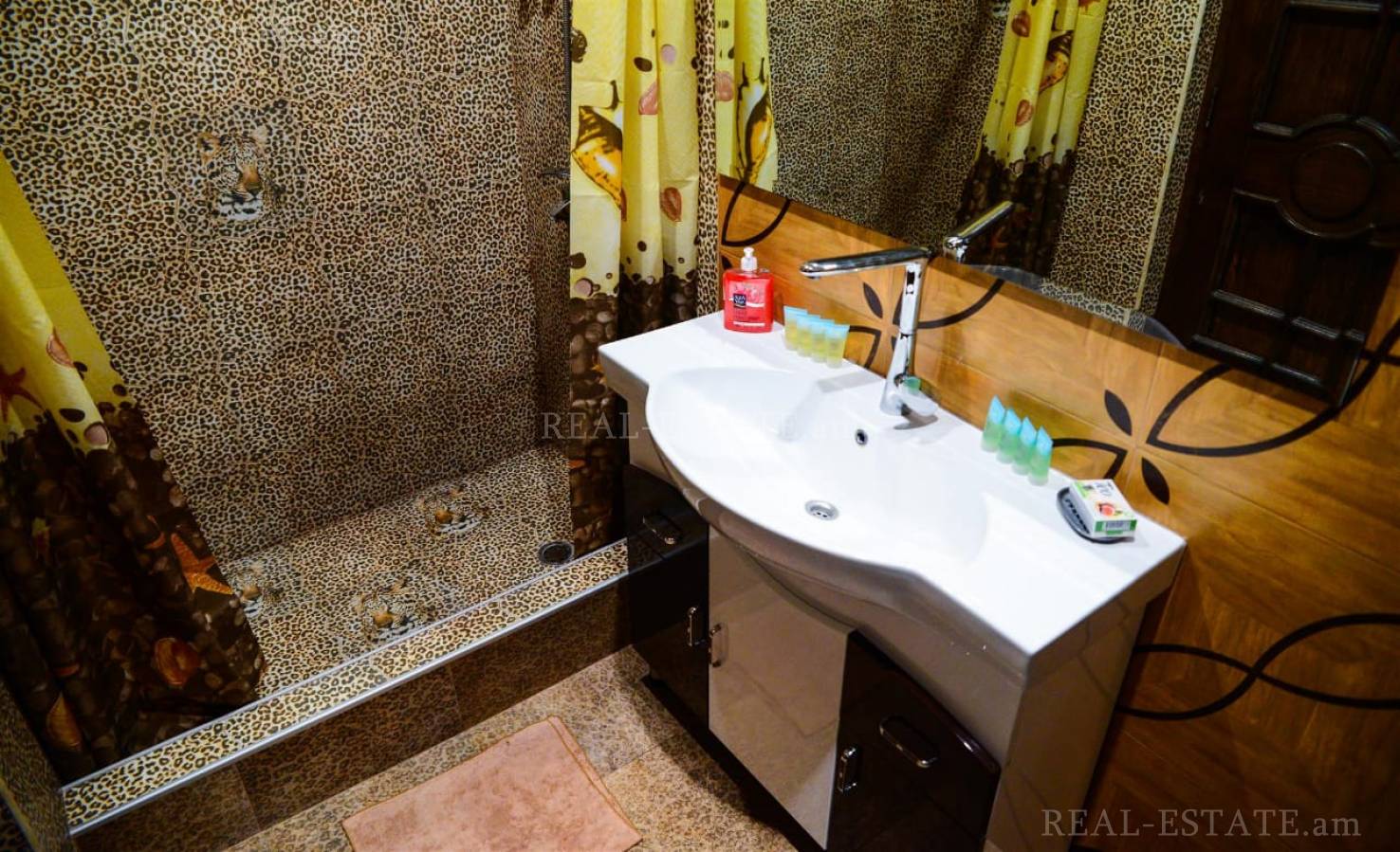 4 bedroom apartment for sale Teryan St, Center Yerevan, 133596