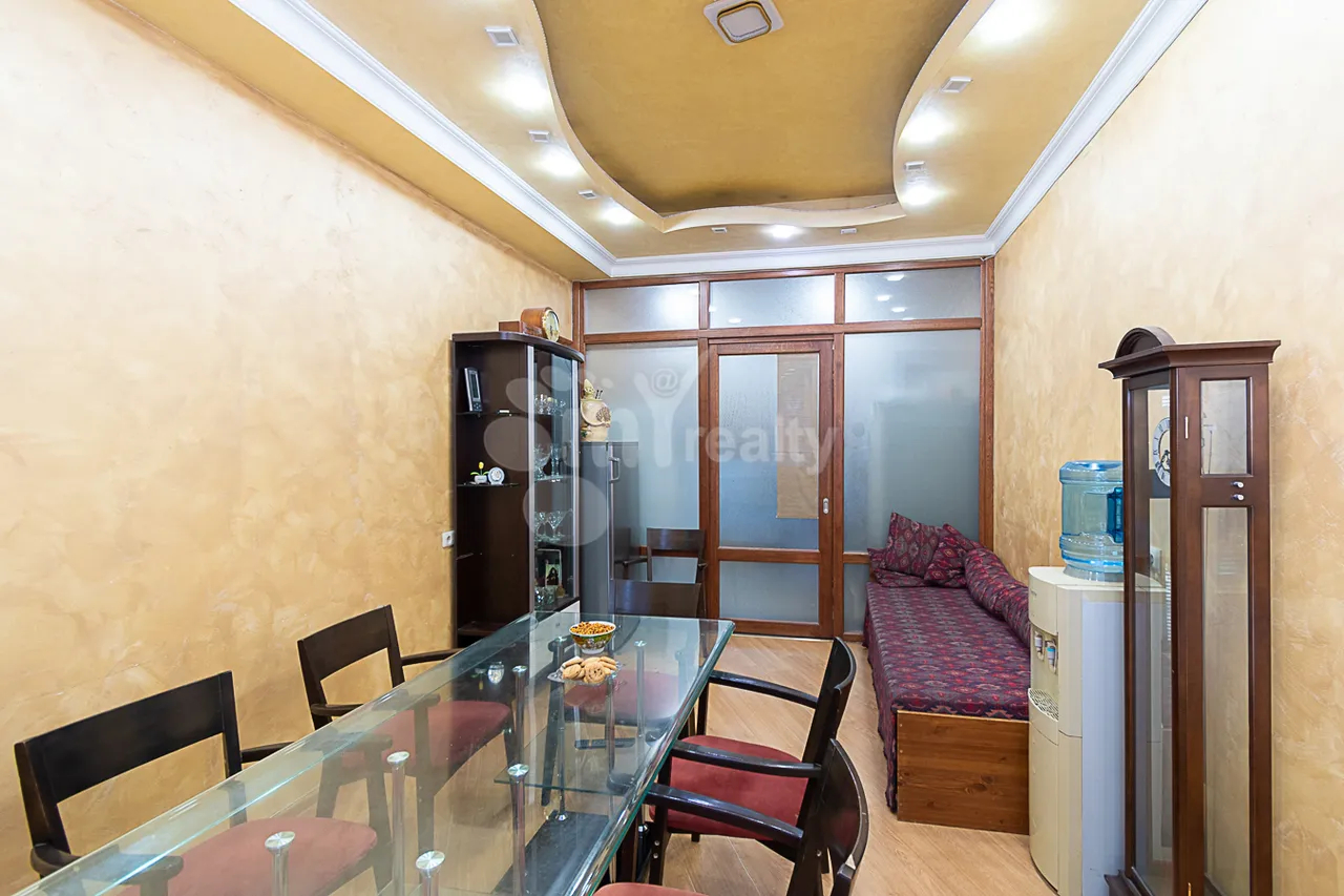4 bedroom apartment for sale خیابان هین اِرِوانتسی, مرکز شهر ایروان, 159857
